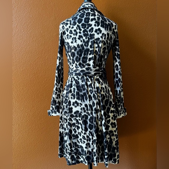 Diane Von Furstenberg “Jeanne” Silk Jersey Wrap
Dress Animal Print Size XS NWOT! - Picture 6 of 11